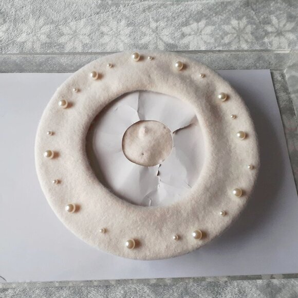 Minakolife wool beige beret w/ pearl embellishment - Picture 4 of 4